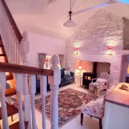 펜션 Quaint Secluded Close To Beautiful Kinvara 고트