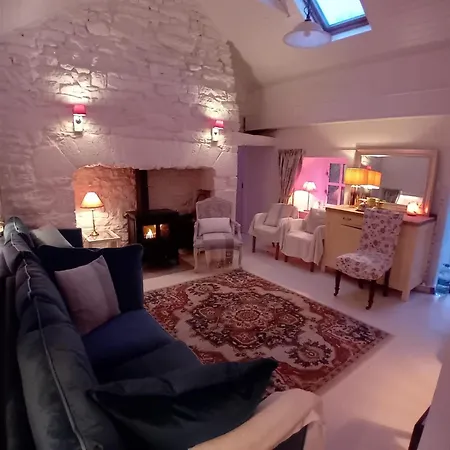 Quaint Secluded Close To Beautiful Kinvara 펜션