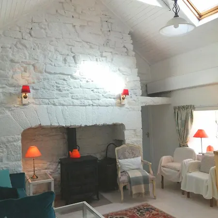 Quaint Secluded Close To Beautiful Kinvara 펜션