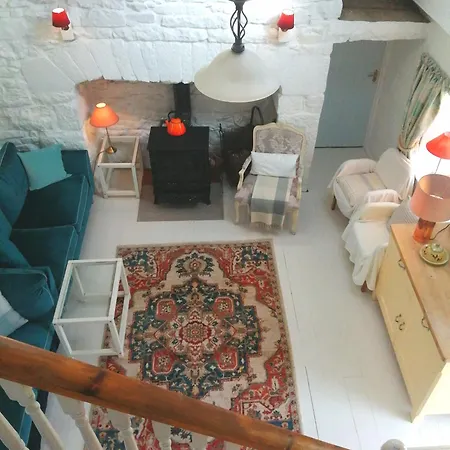 Quaint Secluded Close To Beautiful Kinvara 펜션 *