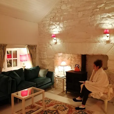 Quaint Secluded Close To Beautiful Kinvara