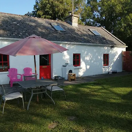 Quaint Secluded Close To Beautiful Kinvara 펜션